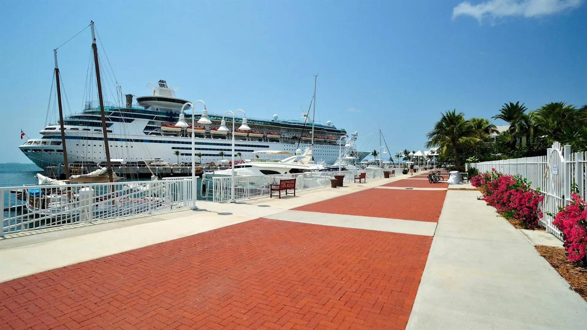 Apartment Modern Majesty By Last Key Realty Key West United States